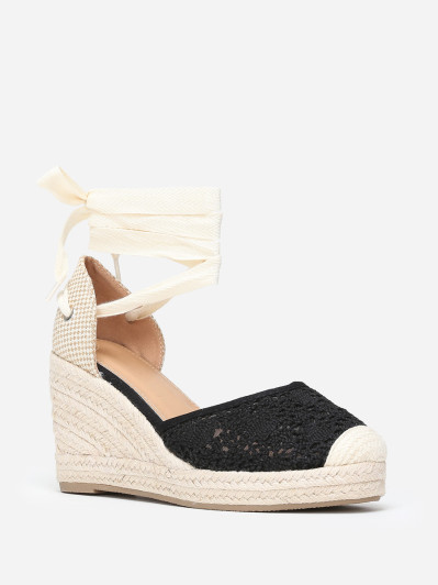 Espadrilles compensées noires dentelées à nouer sur la jambe