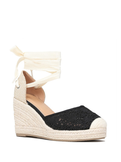 Espadrilles compensées noires dentelées à nouer sur la jambe