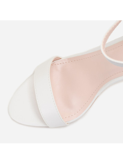 Sandales blanches à bride et talon carrés