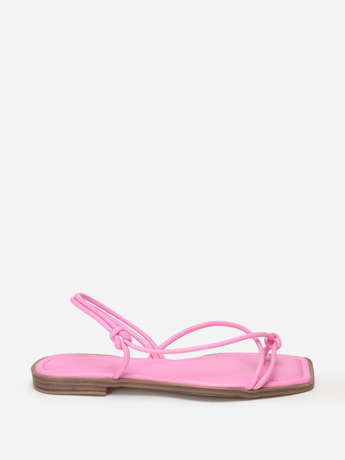 Sandales plates roses à fines brides nouées