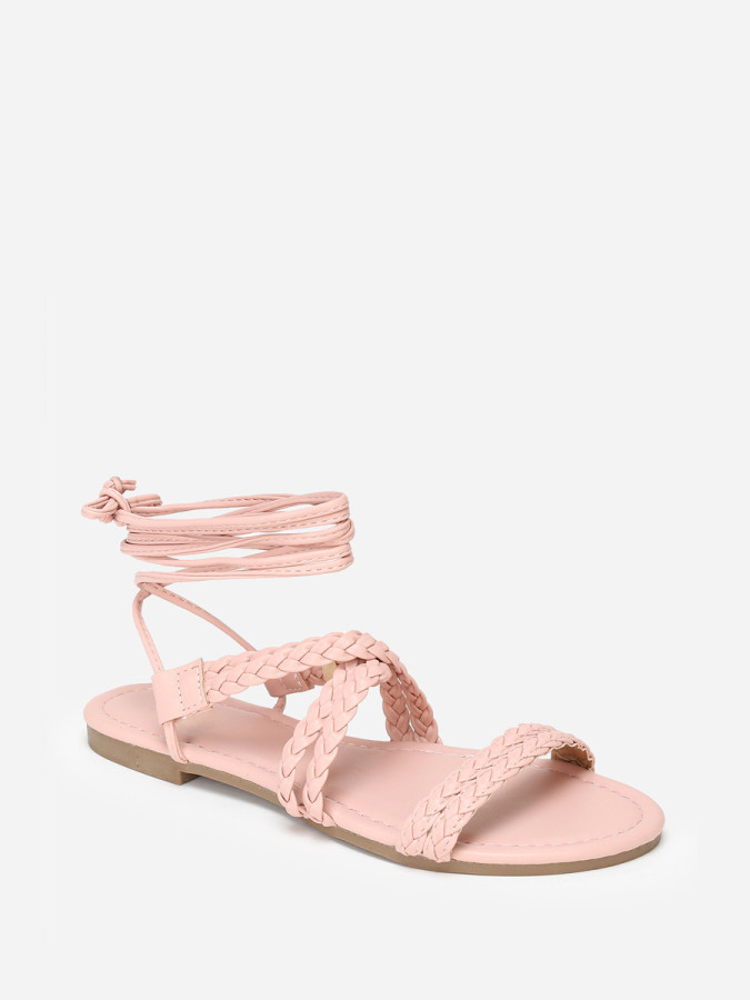 Sandales plates roses à fines brides tressées