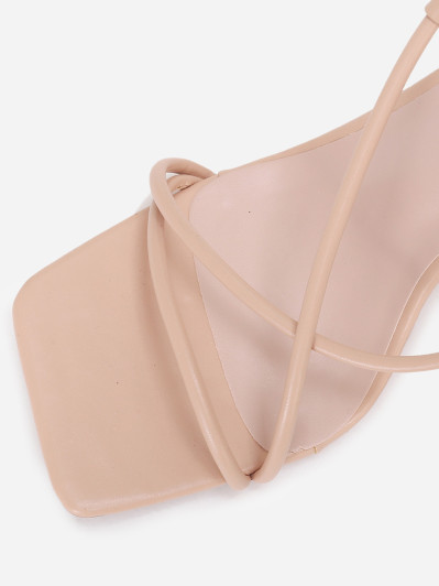 Sandales avec laçage beiges à bout carré