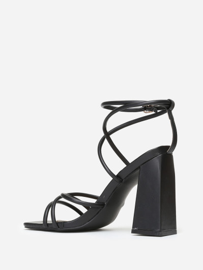 Sandales à fines brides noires en simili