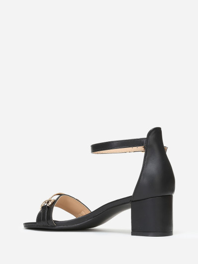 Sandales noires à bride dorée et talon carré