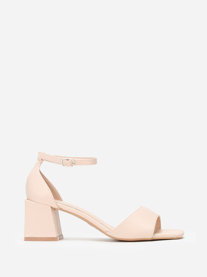 Sandales en simili beiges à talon bloc