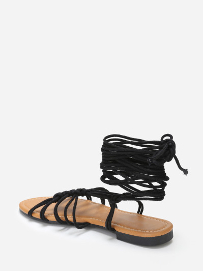 Sandales plates noires à fins lacets tressés