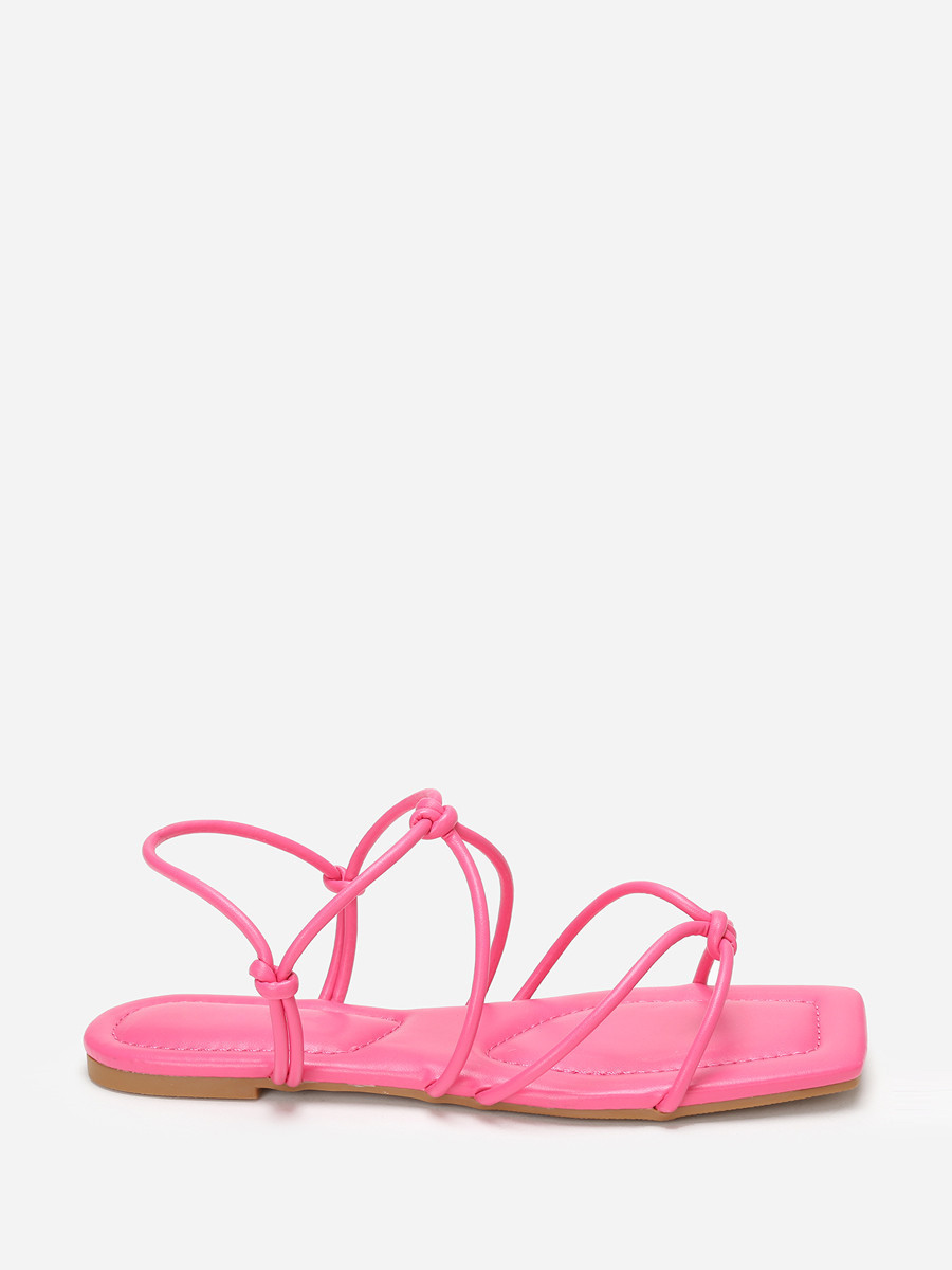 Sandales carrées roses à fines brides nouées