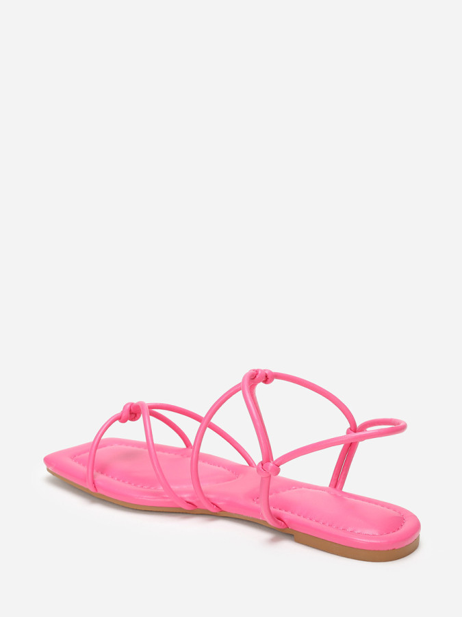 Sandales carrées roses à fines brides nouées