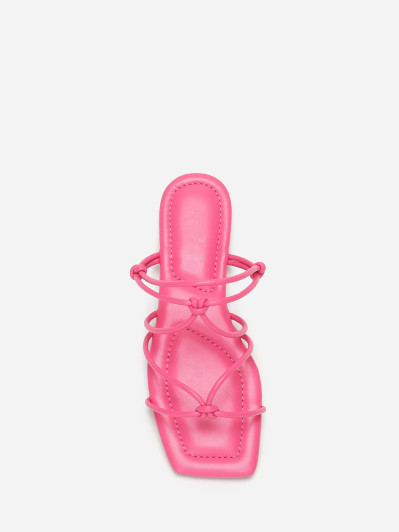 Sandales carrées roses à fines brides nouées