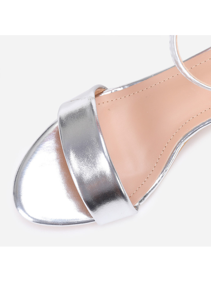 Sandales argentées à talon carré arrondi grandes tailles