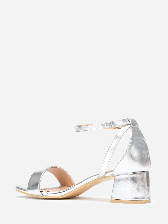 Sandales argentées à talon carré arrondi grandes tailles