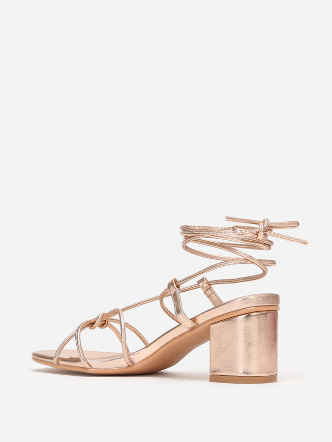 Sandales doré rose à brides entrelacées