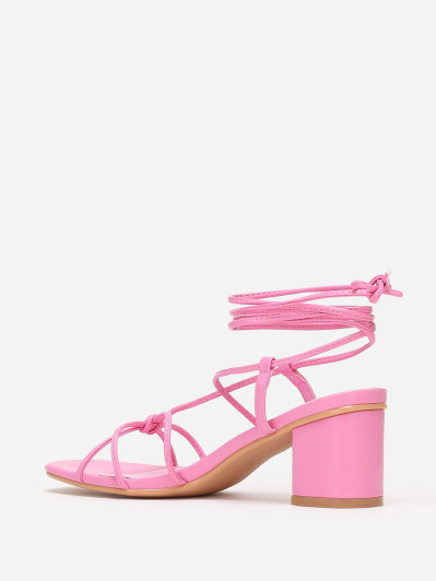 Sandales roses à brides entrelacées