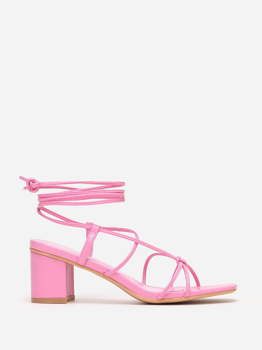 Sandales roses à brides entrelacées