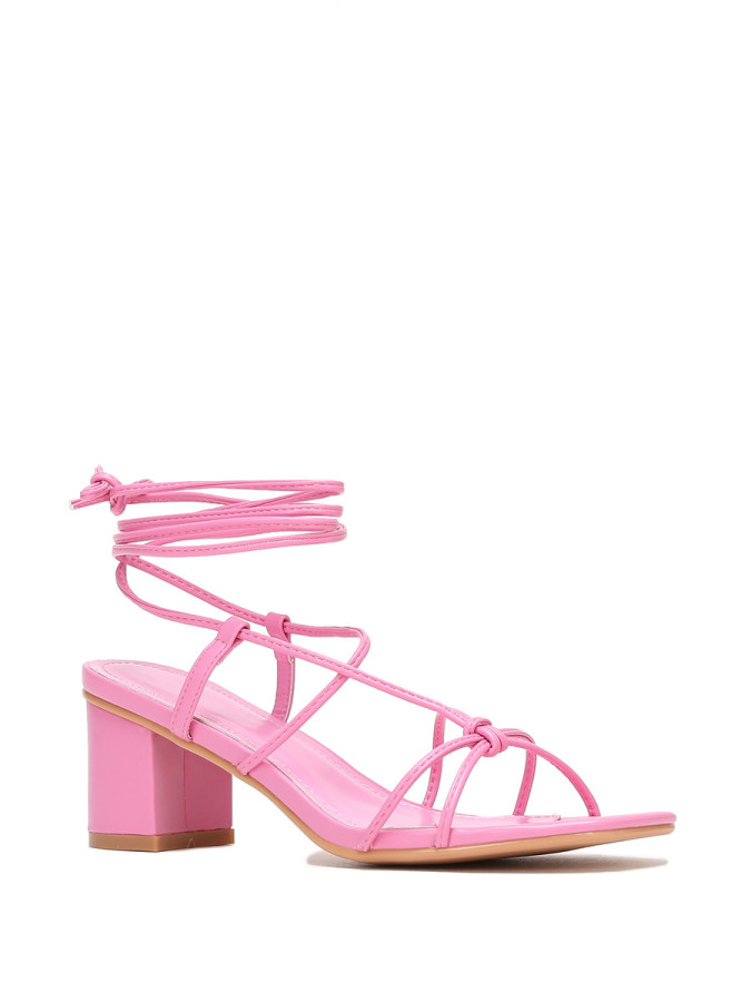 Sandales roses à brides entrelacées