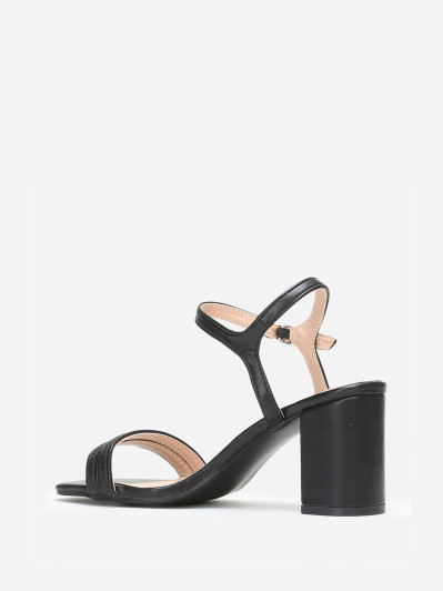 Sandales carrées noires à doubles brides fines