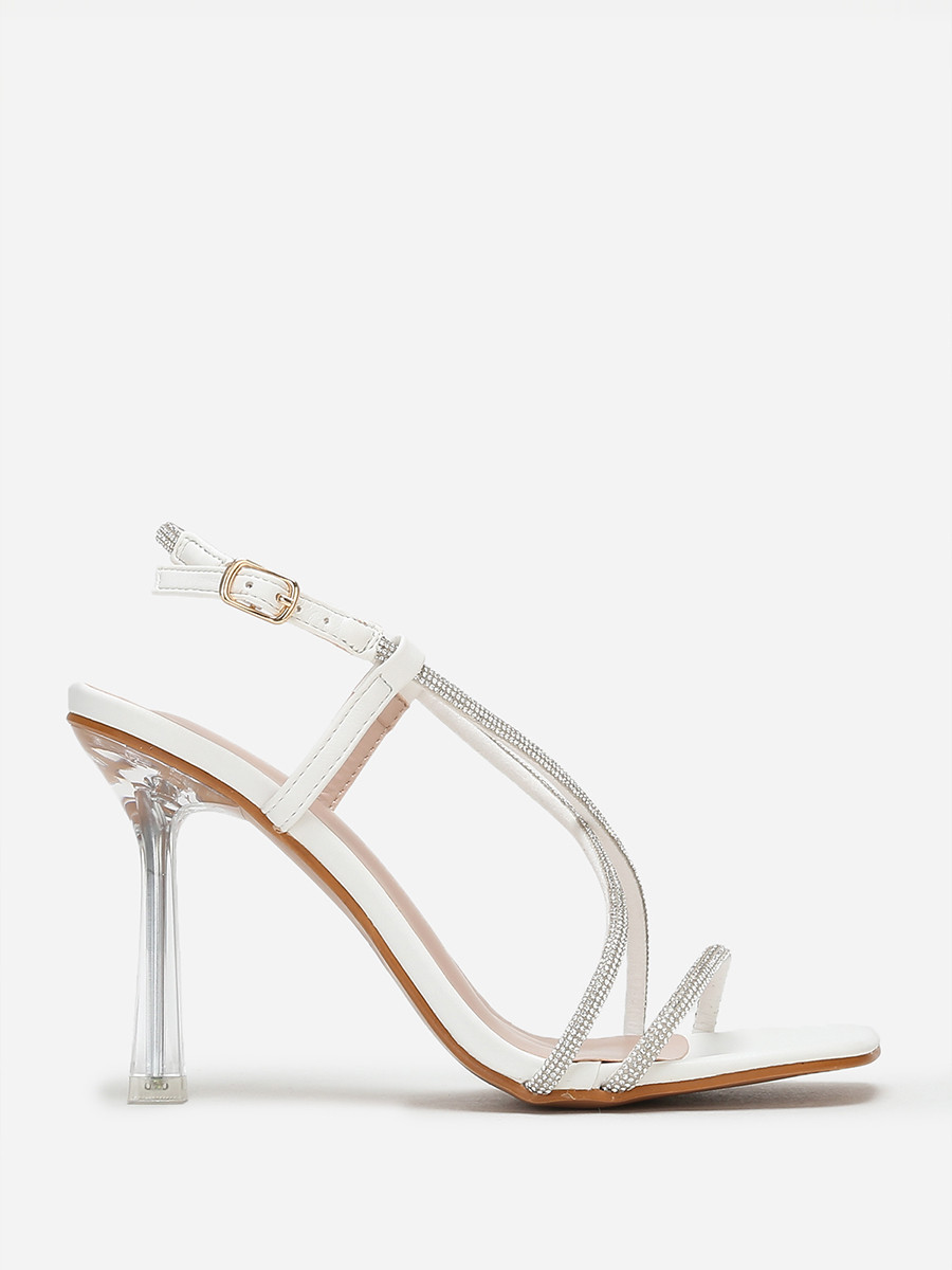 Sandales blanches à talon fin transparent et strass