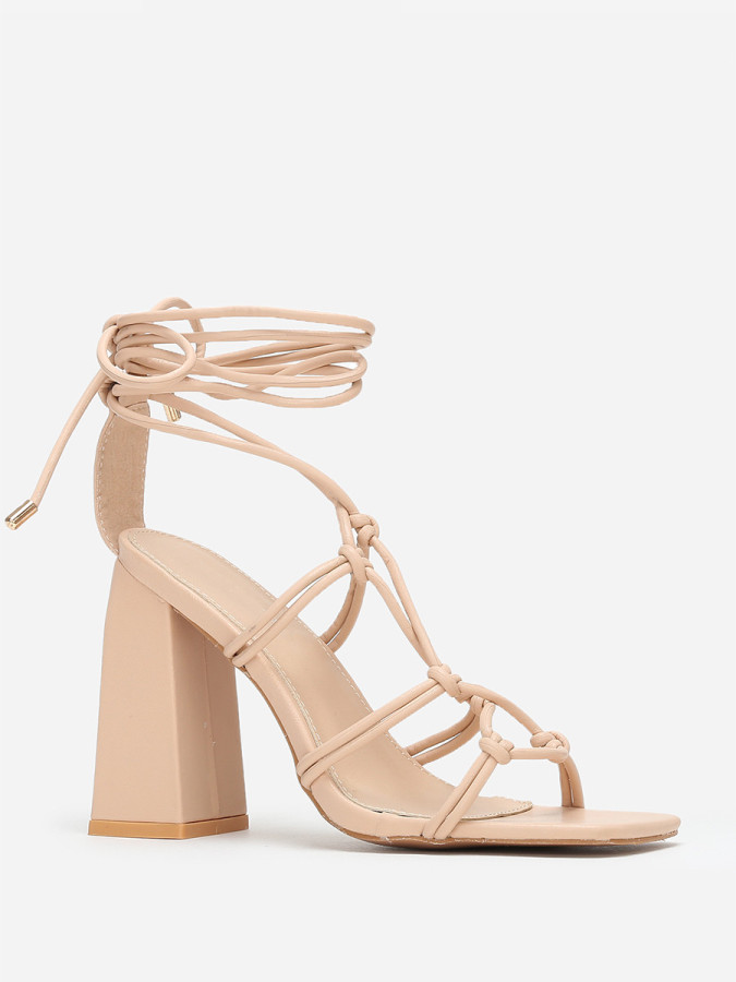 Sandales carrées beiges à fines lanières