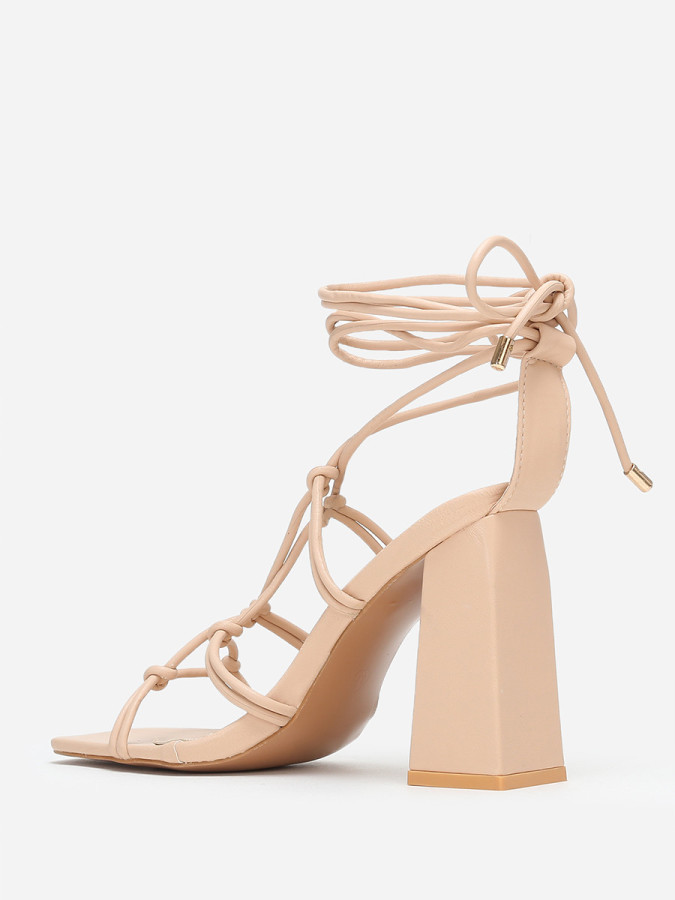 Sandales carrées beiges à fines lanières