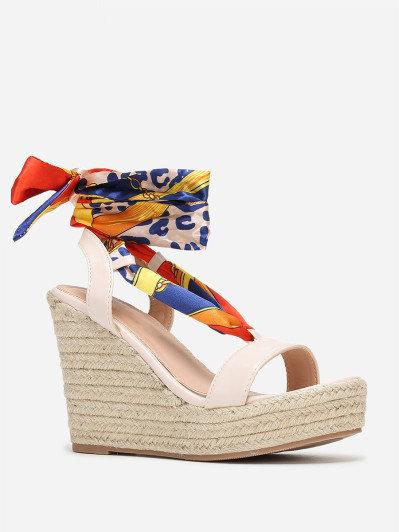 Sandales compensées beiges à ruban satiné et imprimé