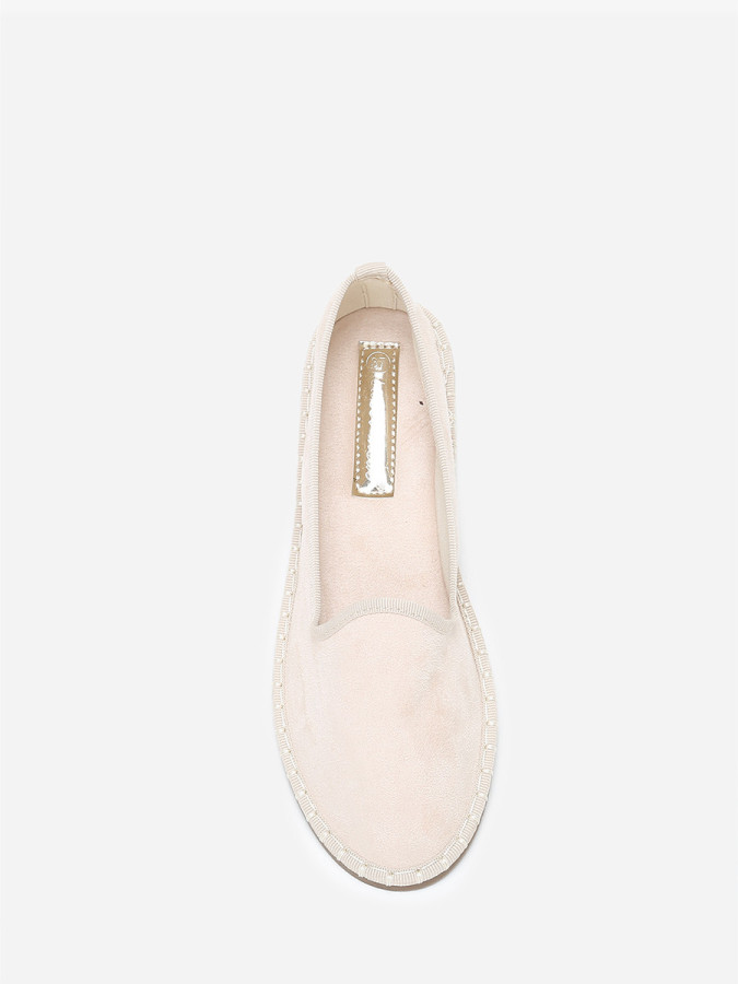 Slippers beiges en suédine à bout rond