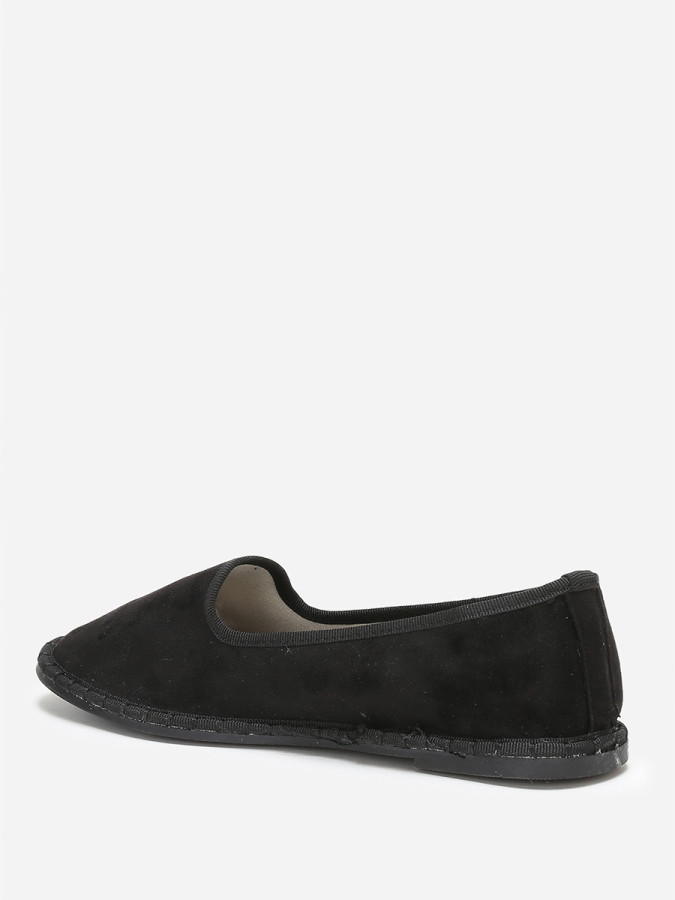 Slippers noirs en suédine à bout rond