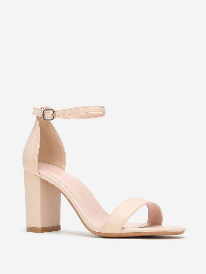 Sandales beiges à bride et talon carrés