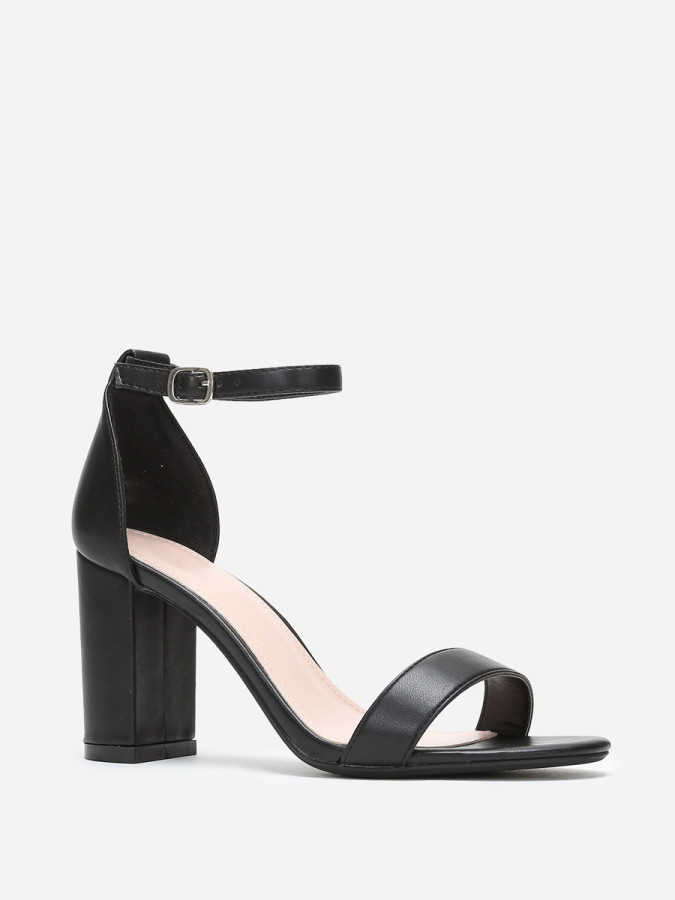 Sandales noires à bride et talon carrés