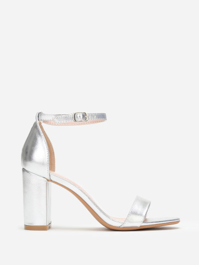 Sandales argentées à brides et talon carrés