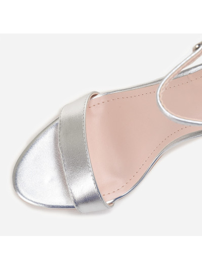 Sandales argentées à brides et talon carrés