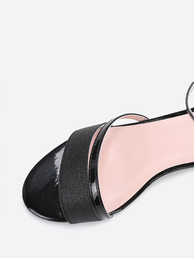 Sandales noires à brides vernies et pailletées
