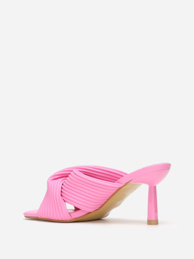 Mules fuchsia à talon aiguille et brides croisées