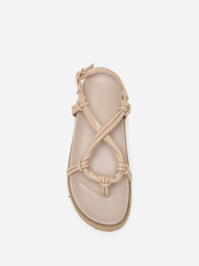Sandales beiges à brides matelassées et tressées