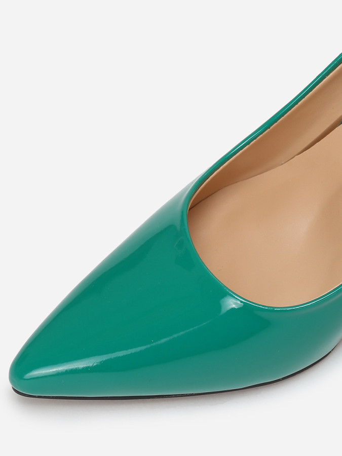 Escarpins verts vernis à talon aiguille