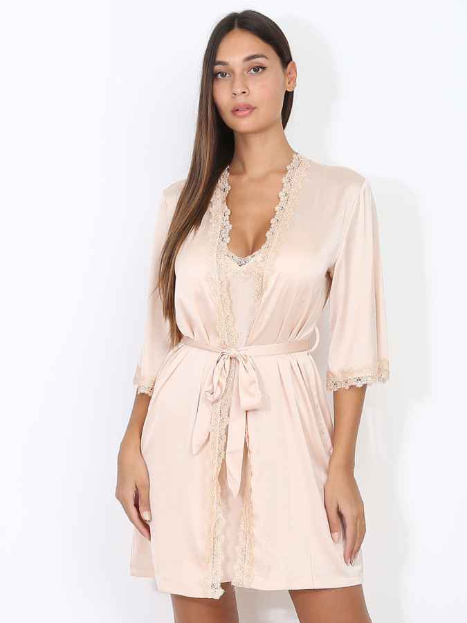 Ensemble nuisette et kimono à dentelle