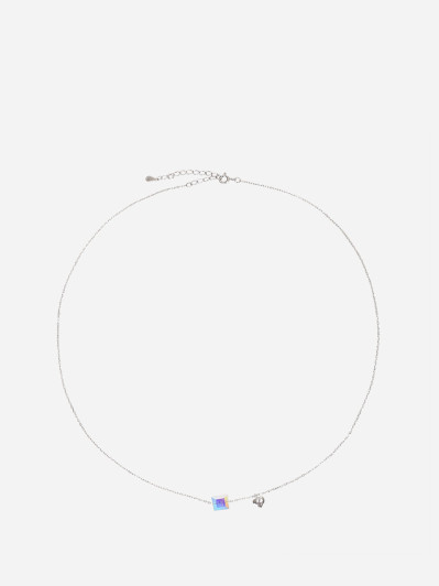 Collier à pendentif pierre carrée