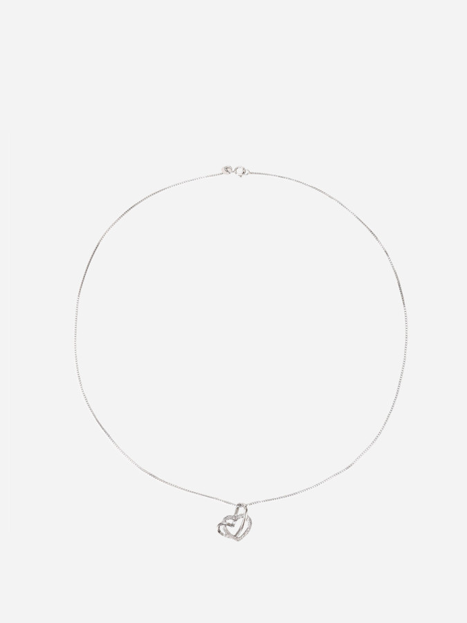 Collier fin à pendentif coeurs entrelacées
