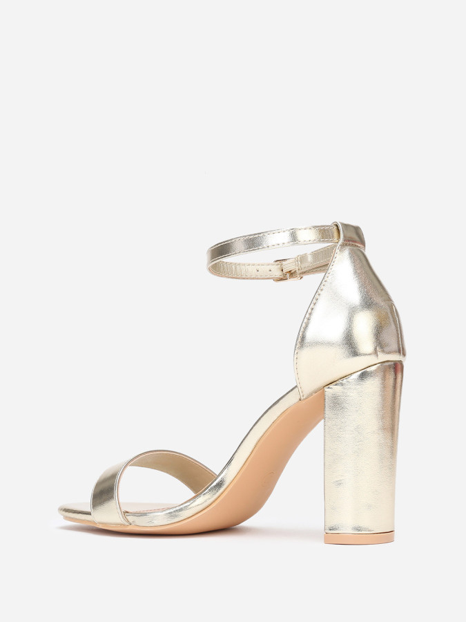 Sandales à talon et double brides