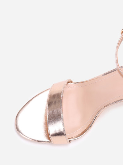 Sandales à talon et double brides