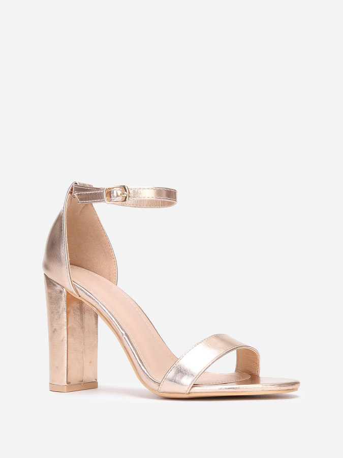 Sandales à talon et double brides