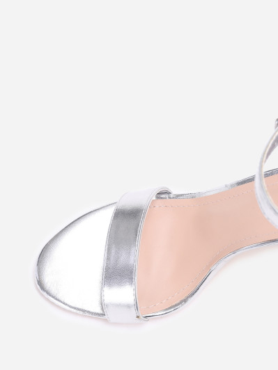 Sandales à talon et double brides