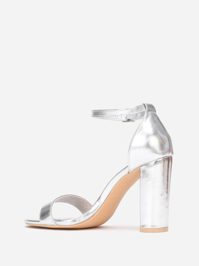 Sandales à talon et double brides