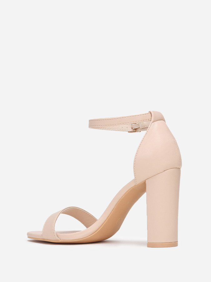 Sandales à talon et double brides