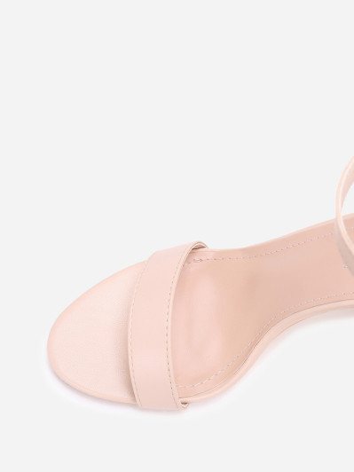 Sandales à talon et double brides