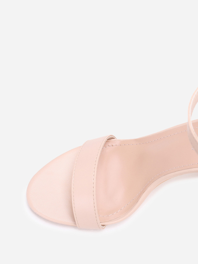 Sandales à talon et double brides