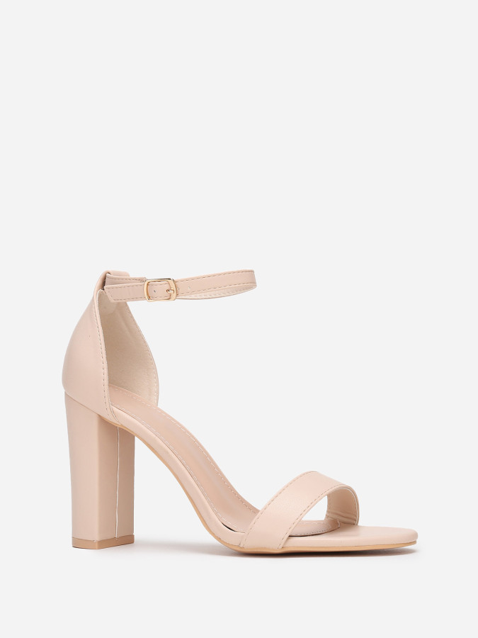 Sandales à talon et double brides