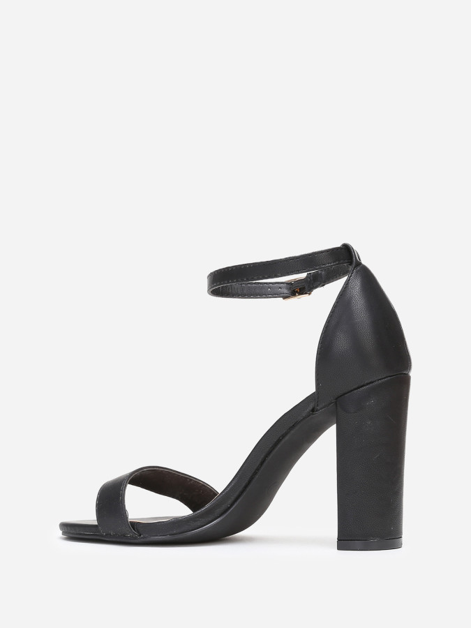 Sandales à talon et double brides