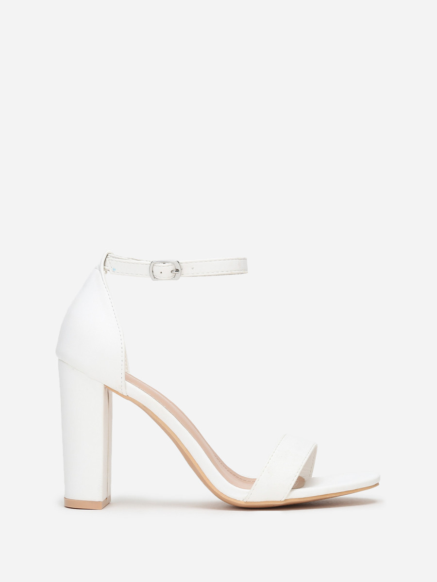 Sandales à talon et double brides
