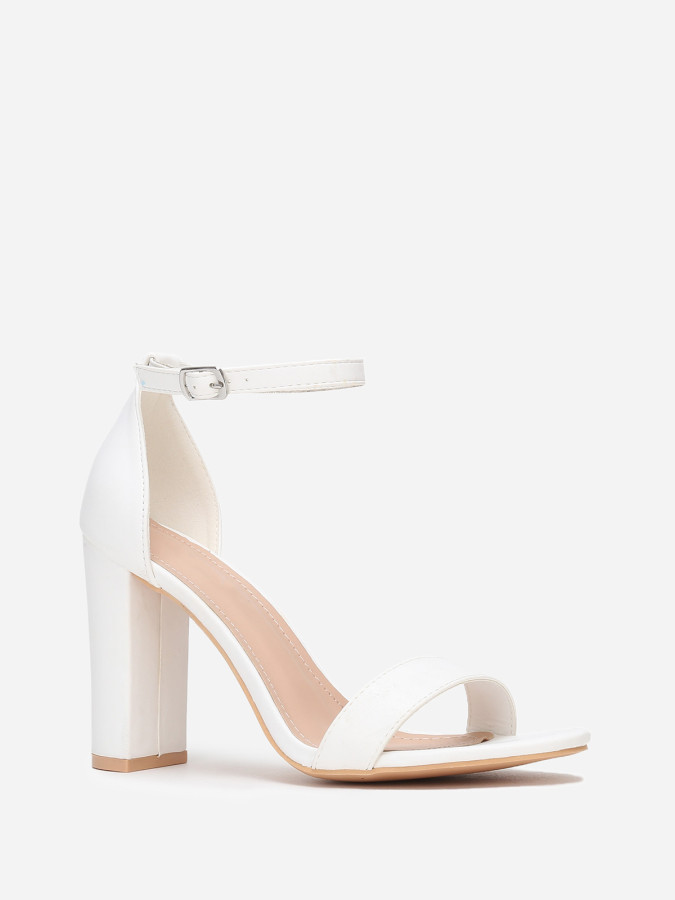 Sandales à talon et double brides