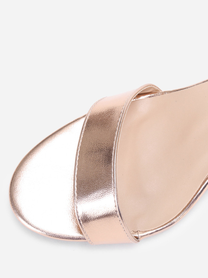 Sandales rose doré à talon et bout arrondi